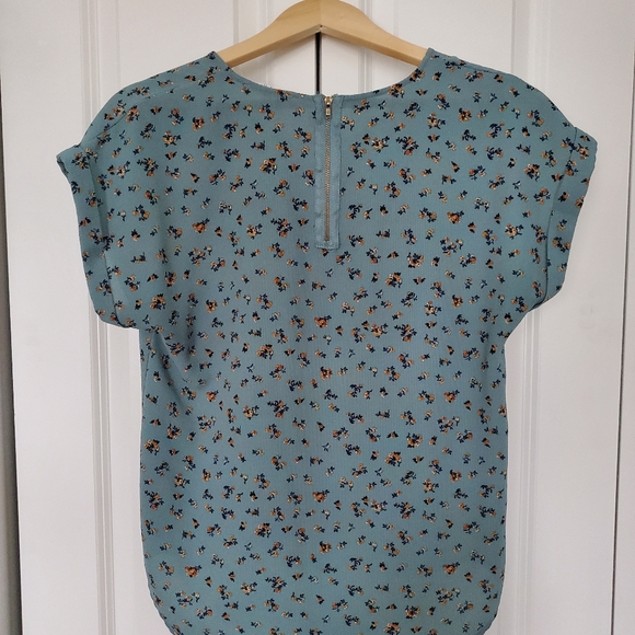 Blue floral top - Picture 2 of 3